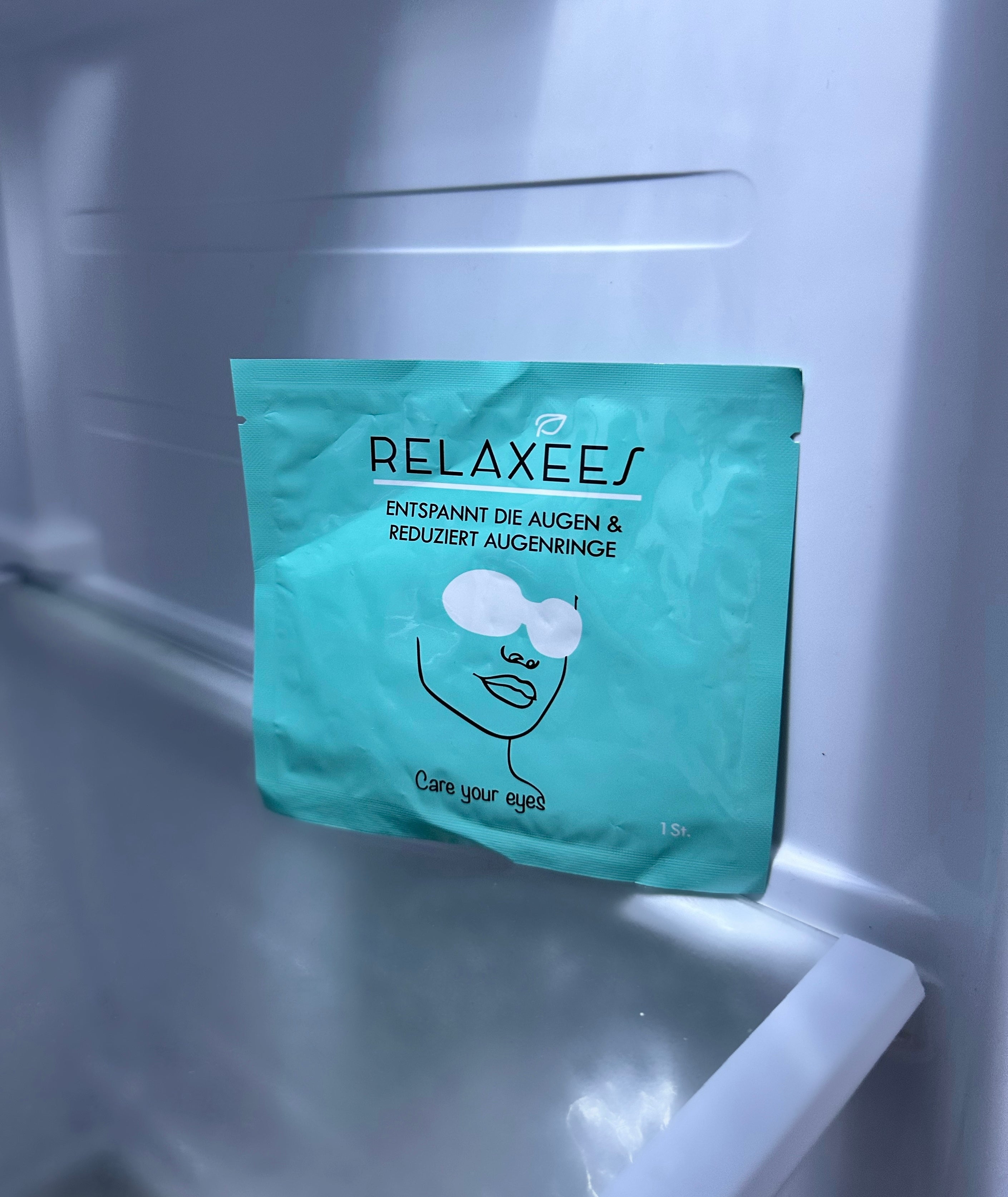 Realxees ist kühlende Augenmaske zum entspannen und gegen Augenschmerzen. Relaxees helfen Augenringe zu reduzieren. Lege Relaxees für 2 Min. in den Kühlschrank.